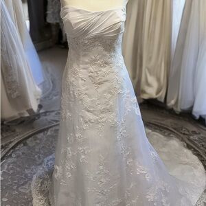 Elegant White Strapless Wedding Dress